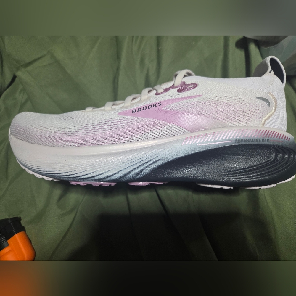 Brooks Women's Athletic Shoes - White and Lavender